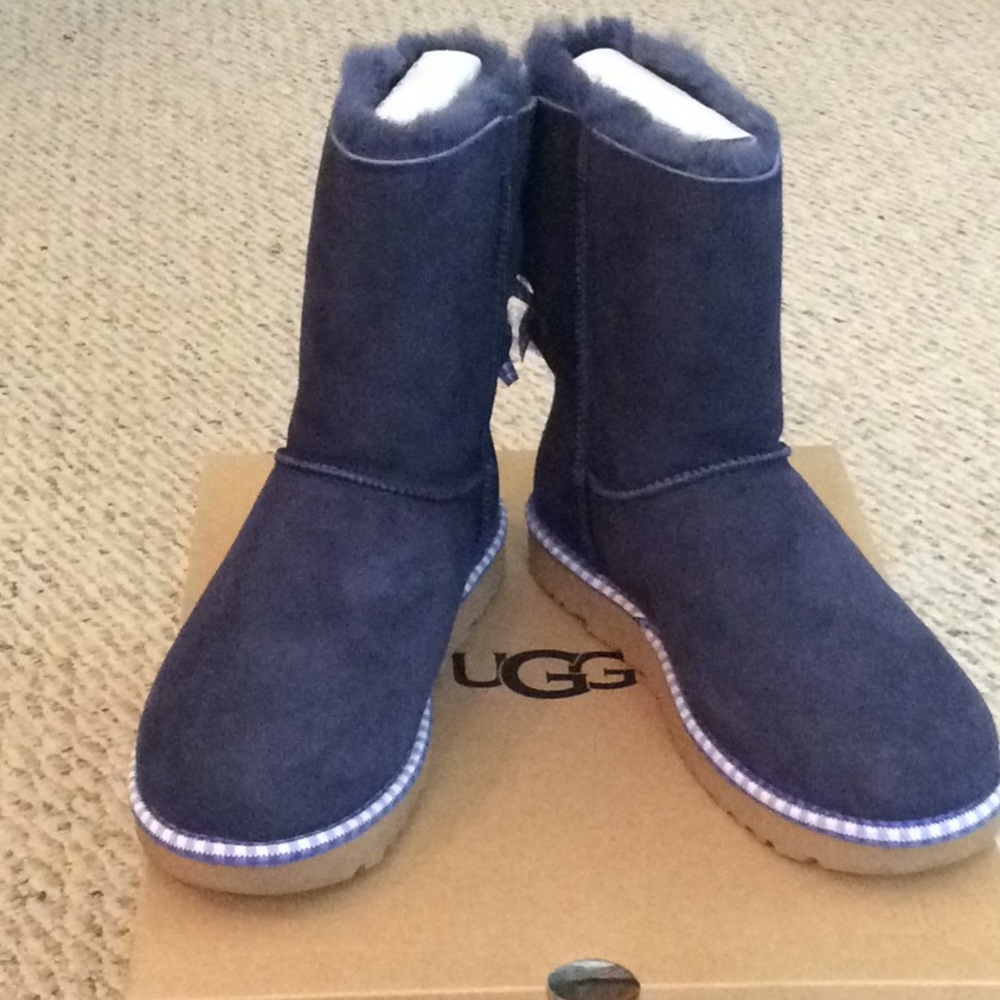 π Authentic UGG blue bailey bow boots- size 9 - Picture 3 of 8